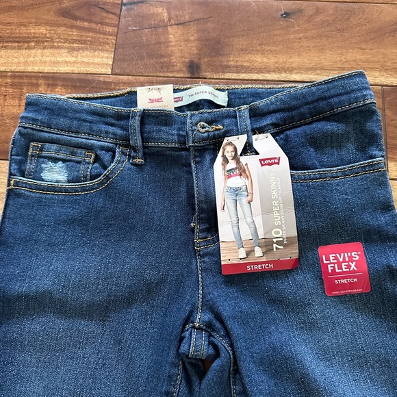 Levi’s 710 super skinny size 8 girl jeans. Medium wash.  NWT - Picture 5 of 5